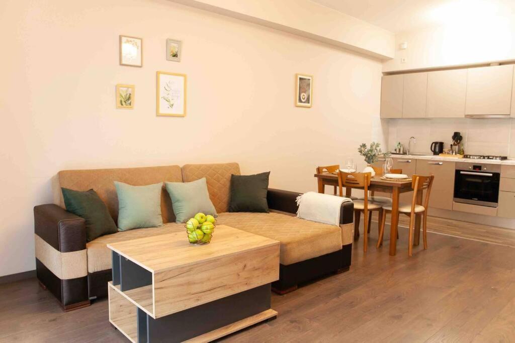 Gg Home - Cozy 1 Bedroom Apartment On Kazbegi Avenue 15 Tbiliszi Kültér fotó