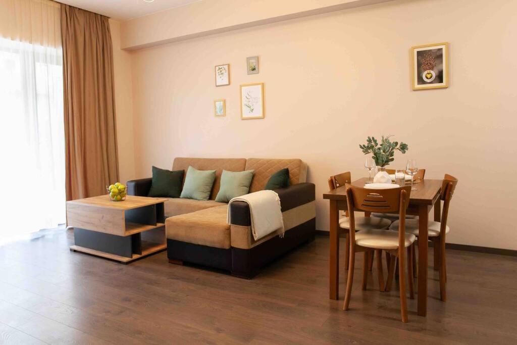 Gg Home - Cozy 1 Bedroom Apartment On Kazbegi Avenue 15 Tbiliszi Kültér fotó