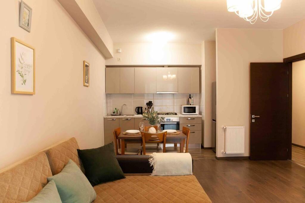 Gg Home - Cozy 1 Bedroom Apartment On Kazbegi Avenue 15 Tbiliszi Kültér fotó